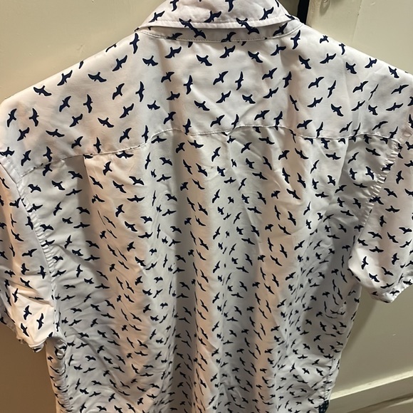 Large - international report - white shirt with blue birds! - Picture 2 of 2